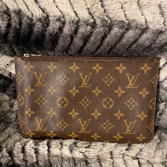 Louis Vuitton Monogram Clutch, Pouch or Crossbody with Chain and COA - Picture 9 of 16